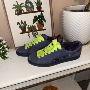 Dark Blue Puma Sneakers with Neon  Accents